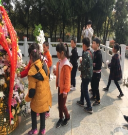 D:\2018~2019年度大四班资料\大四下\2019清明扫墓\照片\QQ图片20190403105539.jpg
