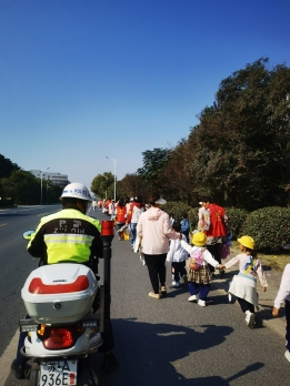 交警